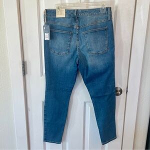 Women’s Universal Thread (target) Distressed Skinny Jeans  Size 10/30reg